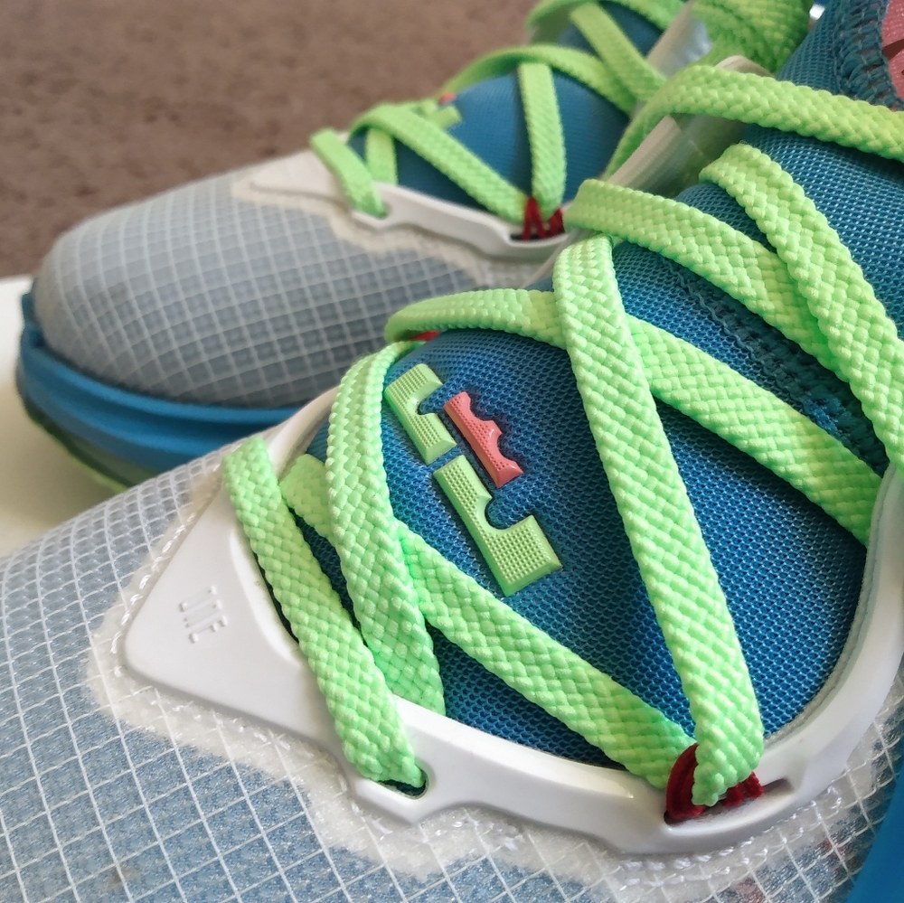 Lebron James 19 basketball shoes